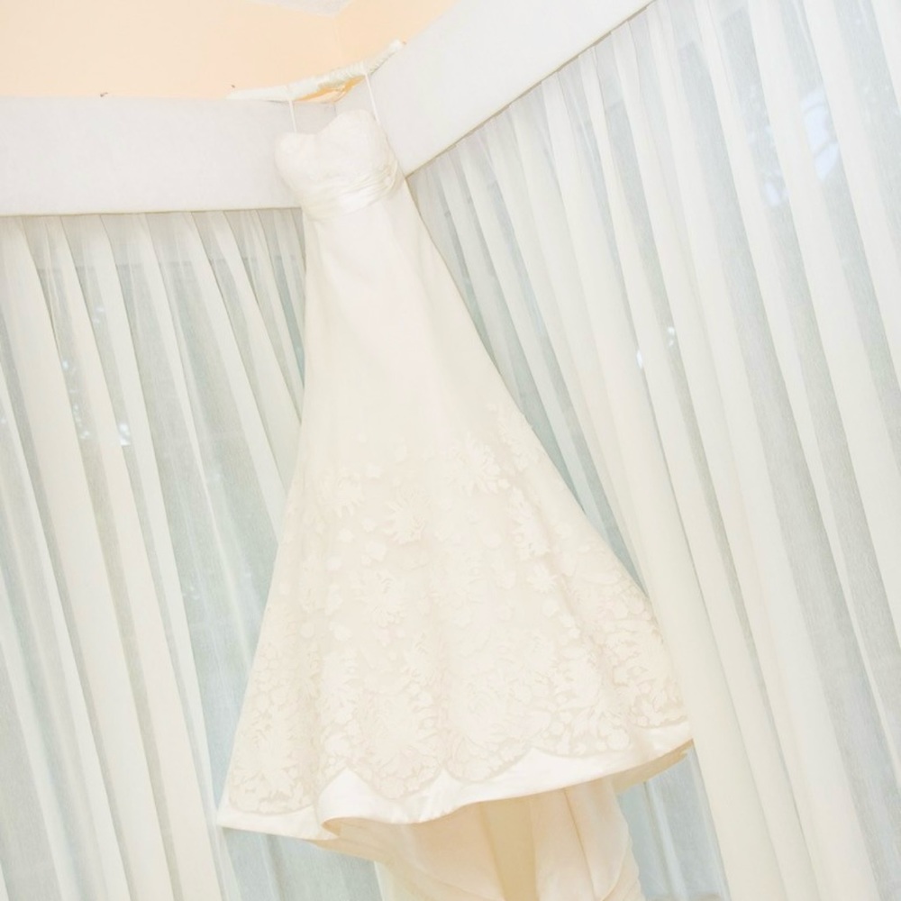 Melissa Sweet, size 8, beautiful ivory wedding dress, silk organza.
